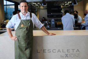 Lee más sobre el artículo El chef Kiko Moya, reconocido con dos estrellas Michelin, realizará un showcooking en la Feria de Navidad de Jijona