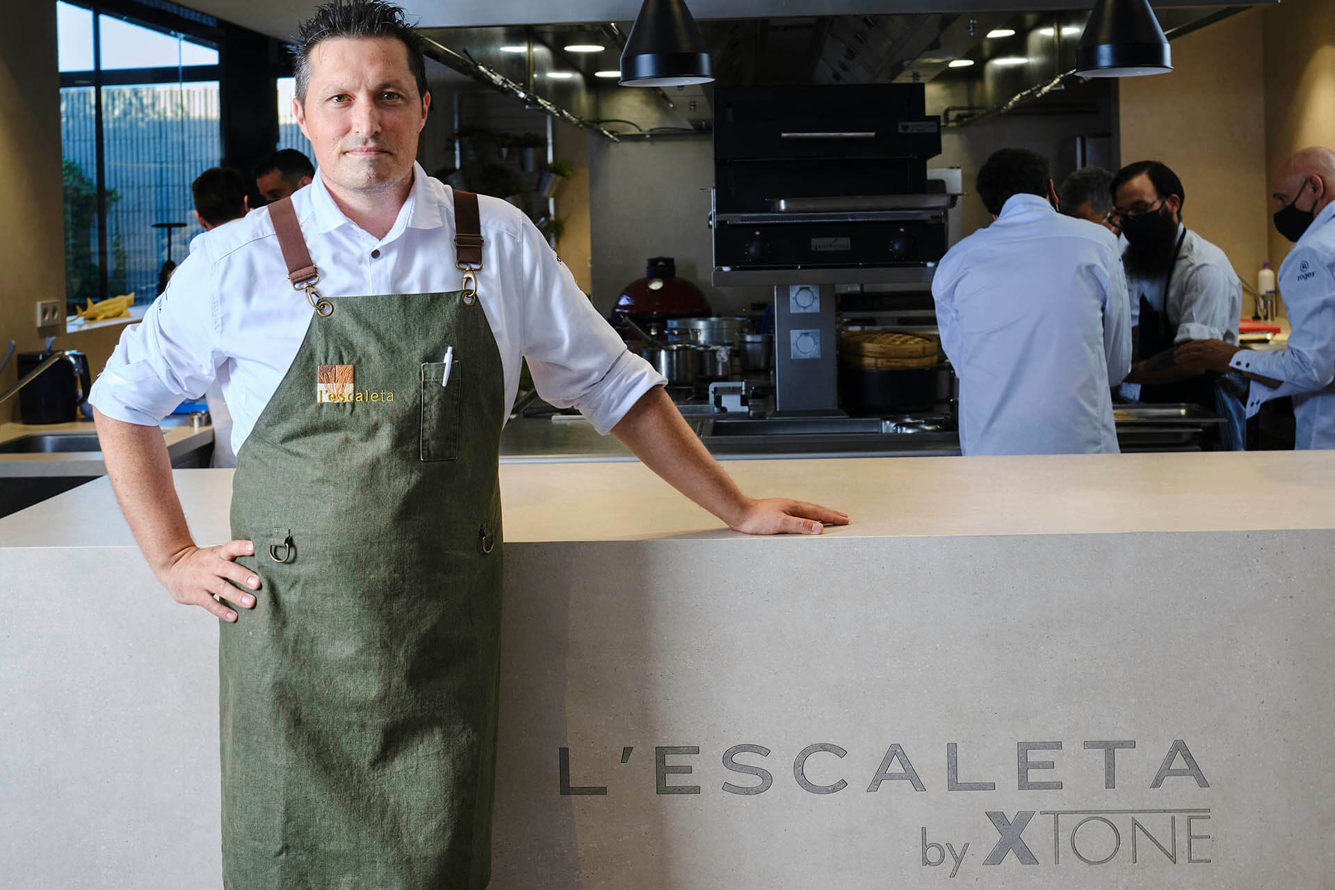 Lee más sobre el artículo El chef Kiko Moya, reconocido con dos estrellas Michelin, realizará un showcooking en la Feria de Navidad de Jijona